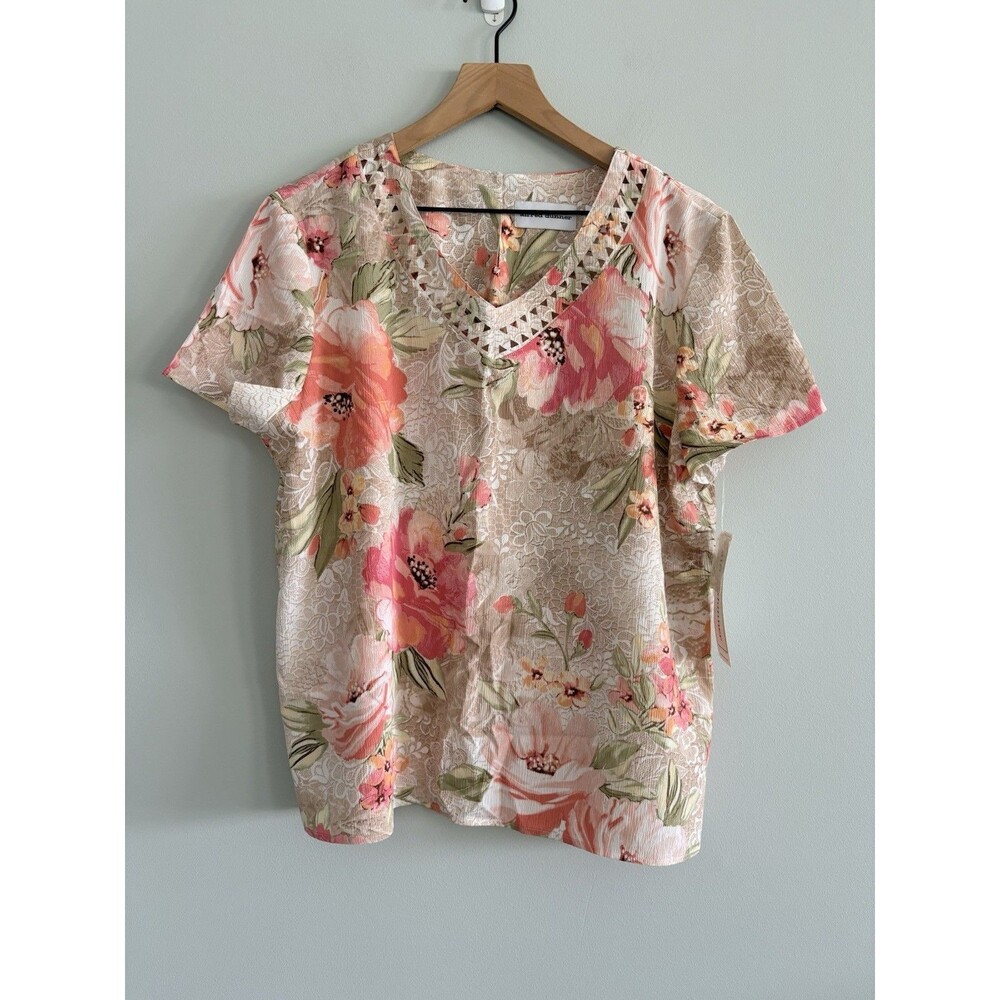 Alfred Dunner Top Womens 16 Tan Pink Floral Short Sleeve V-Neck Lightweight New